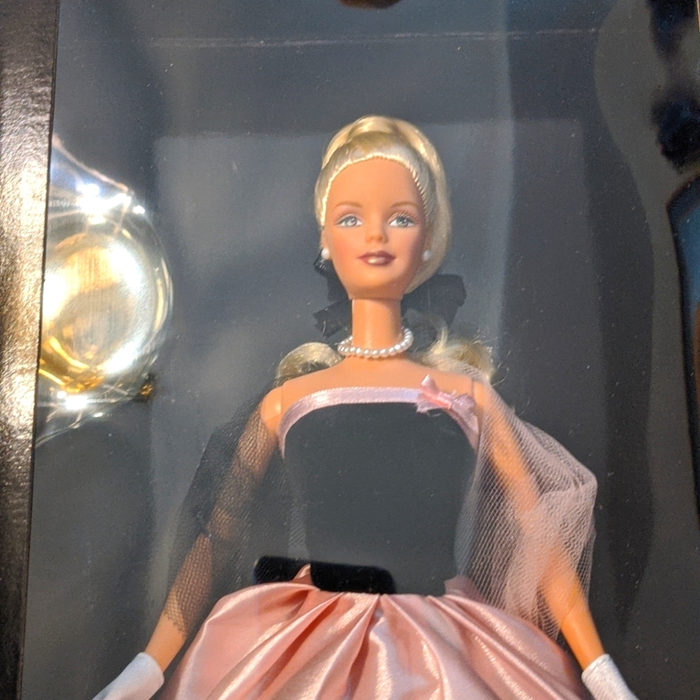 Vintage 2000 Barbie Timeless Silhouette New in Box